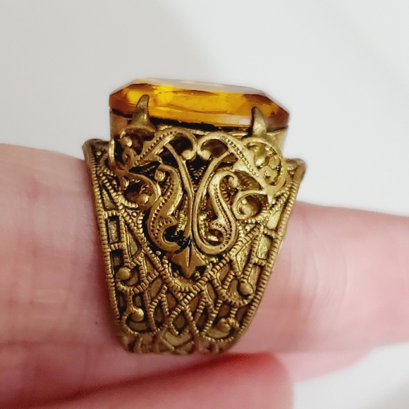 Vintage gold brass amber oval filigree lace textured ring Beautiful adjustable - Picture 5 of 11
